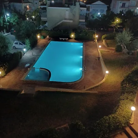 Apartment 2br With Shared Pool